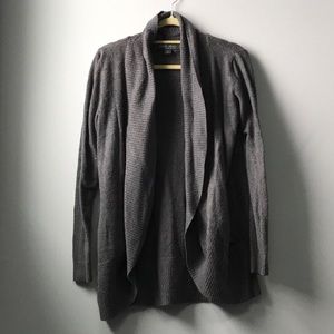 Barefoot Dreams M wrap in dark gray